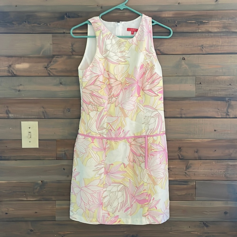 Size 4 dress with beautiful floral print